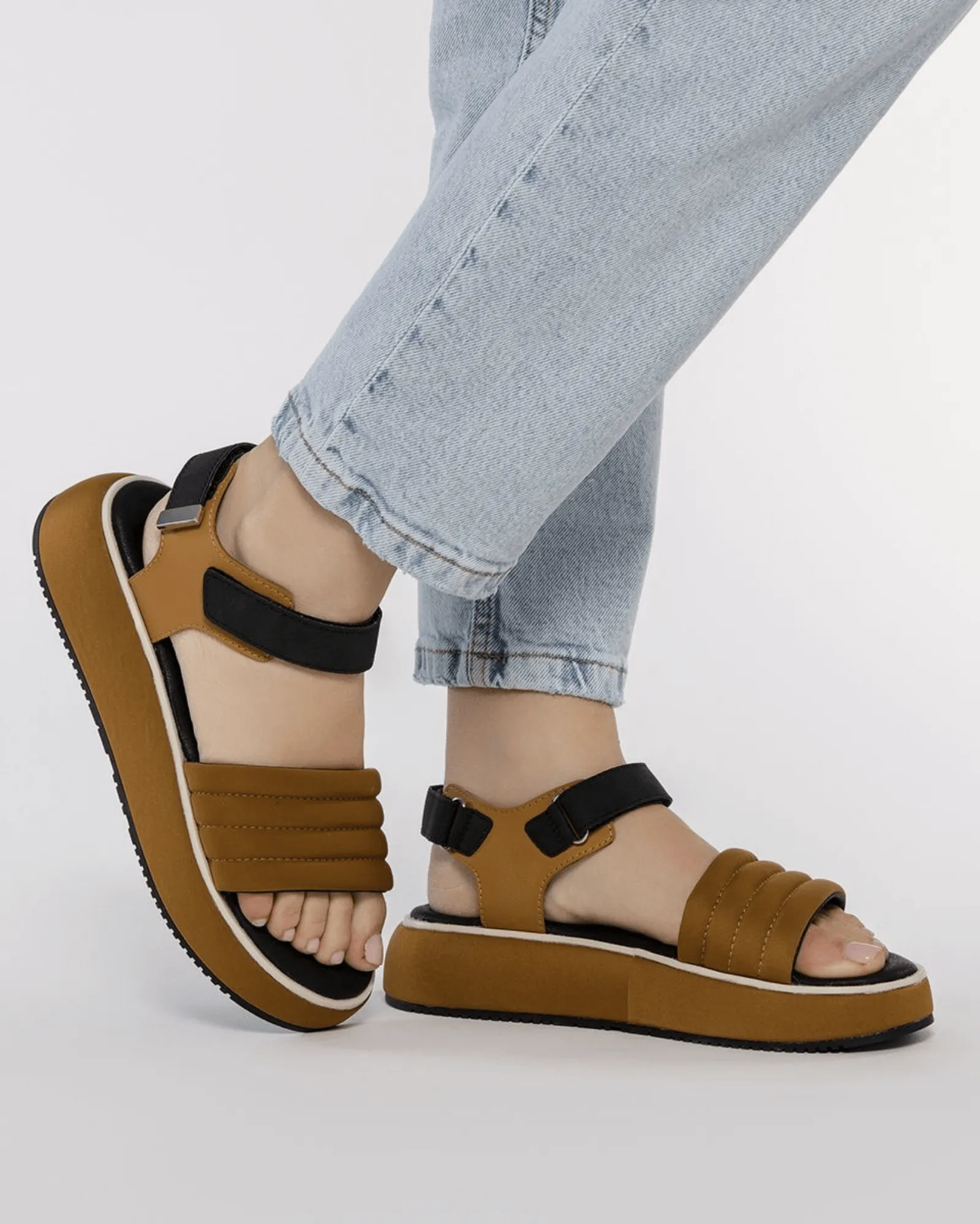 CHEVAL PLATFORM SANDALS CUERO