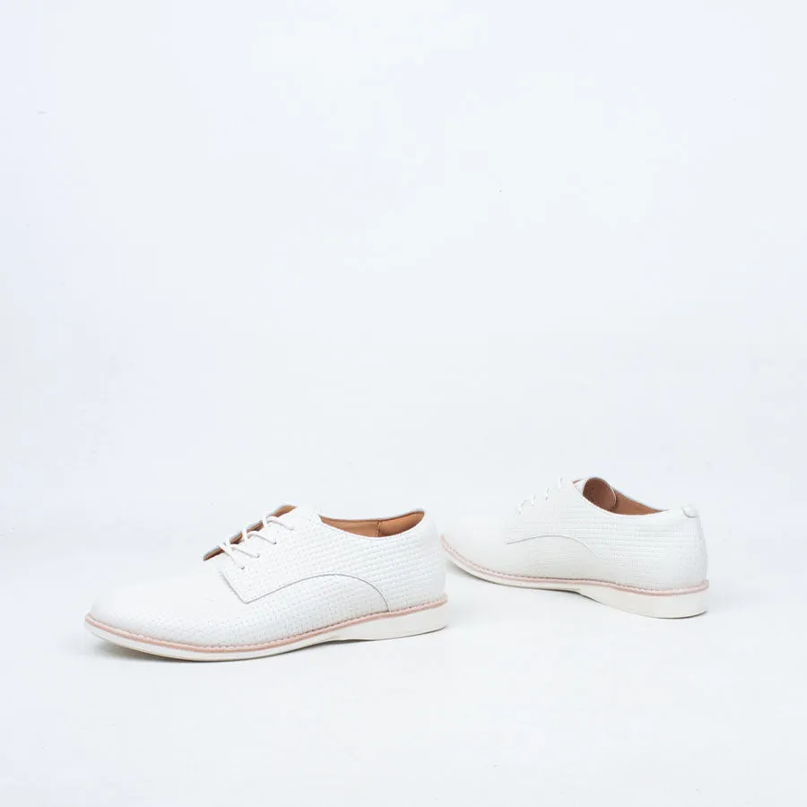 Derby Lace-Up