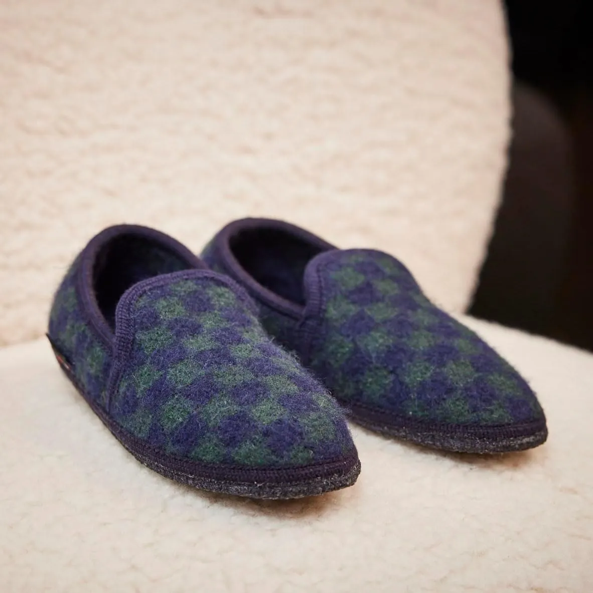 HAFLINGER Women's and men's shoes for the home. Loafer 621810