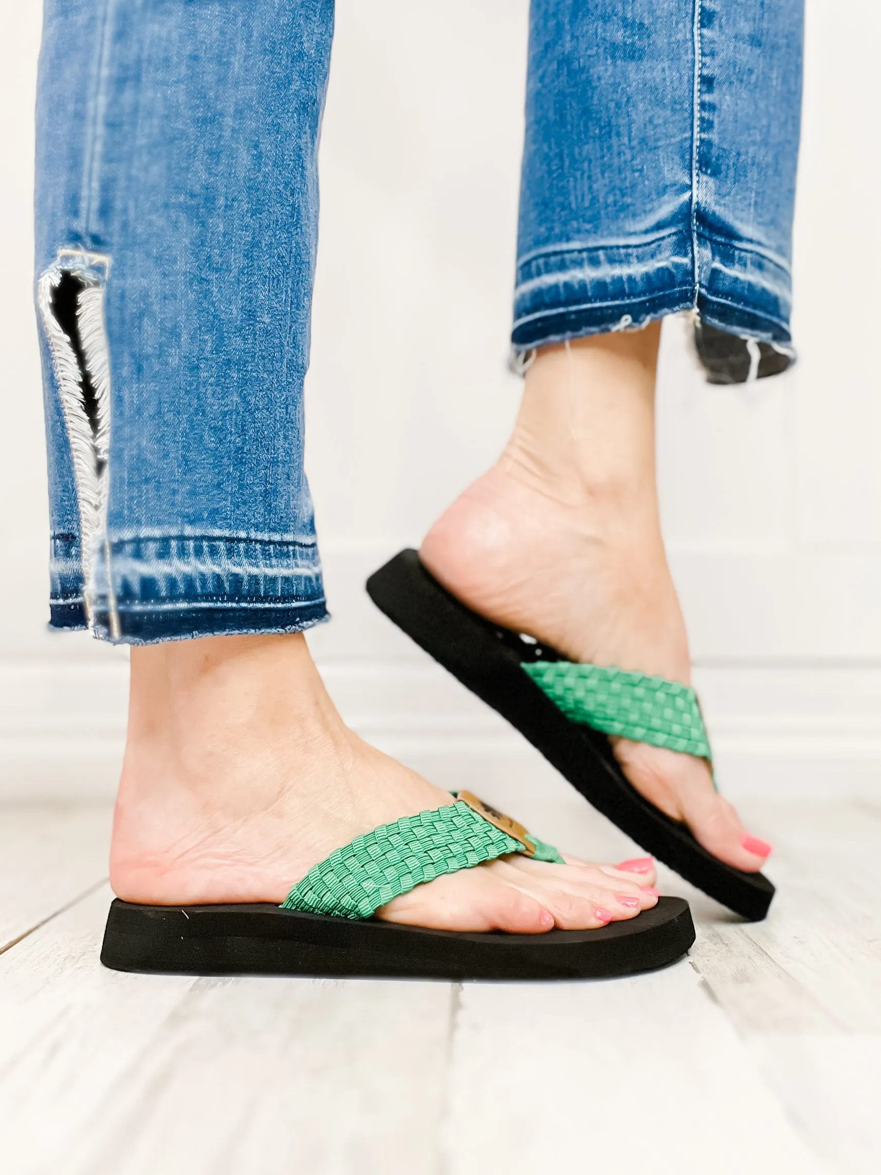 Yellowbox Soleil Flip Flop Shoes in Kelly Green