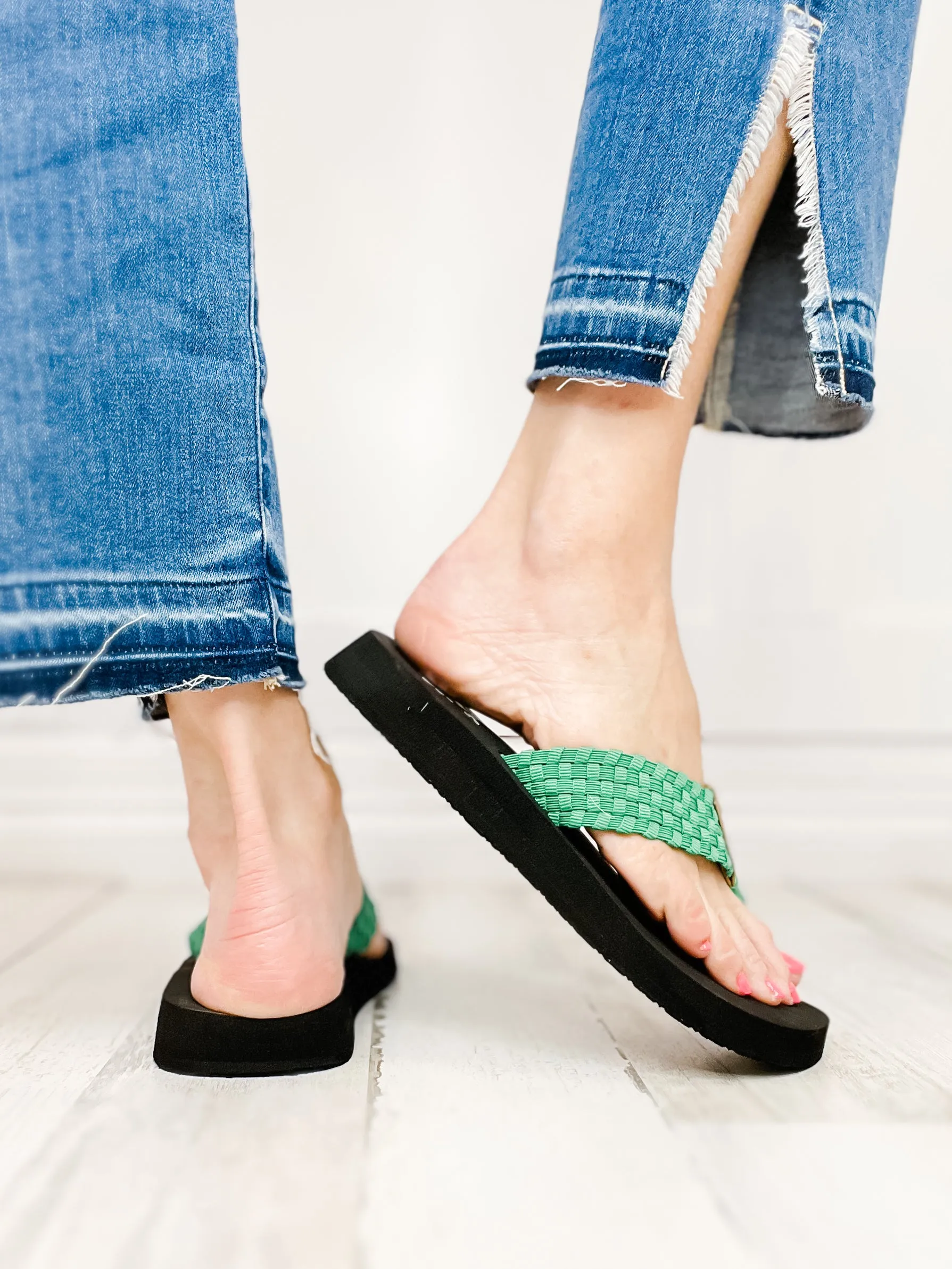 Yellowbox Soleil Flip Flop Shoes in Kelly Green
